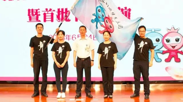 公司舉行圓夢藝術(shù)團(tuán)成立大會暨首批節(jié)目展演2.jpg 公司舉行圓夢藝術(shù)團(tuán)成立大會暨首批節(jié)目展演2.jpg