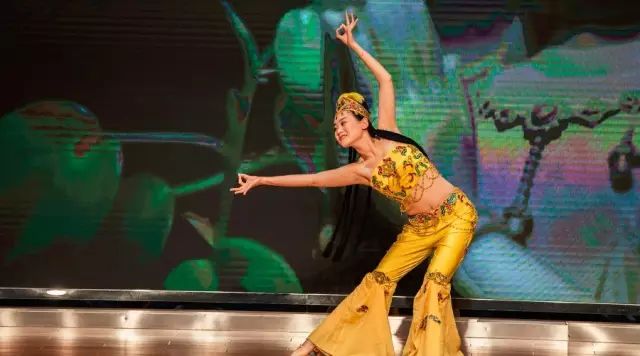 公司舉行圓夢藝術(shù)團(tuán)成立大會暨首批節(jié)目展演8.jpg 公司舉行圓夢藝術(shù)團(tuán)成立大會暨首批節(jié)目展演8.jpg