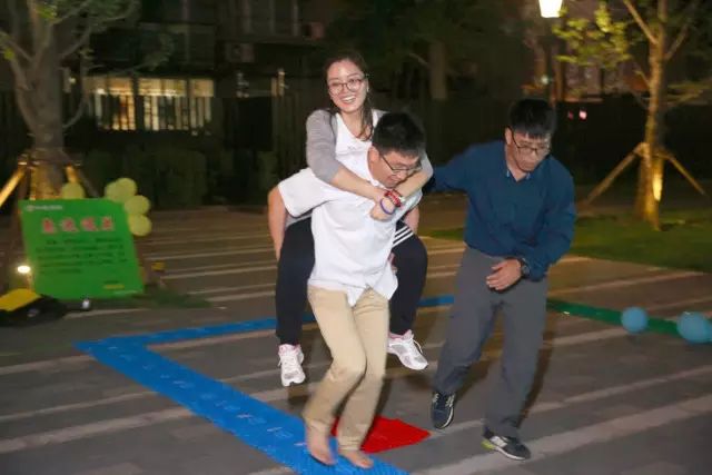 公司舉辦中秋節(jié)外地單身青年歡樂嘉年華活動(dòng)5.jpg 公司舉辦中秋節(jié)外地單身青年歡樂嘉年華活動(dòng)5.jpg