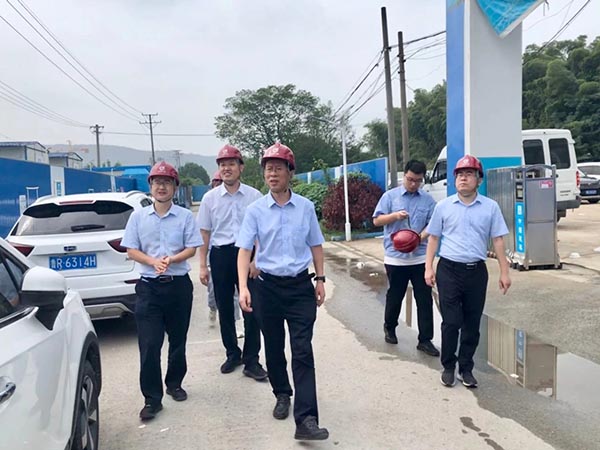 14-公司工會開展“夏送清涼”項目部慰問-1.jpg 14-公司工會開展“夏送清涼”項目部慰問-1.jpg